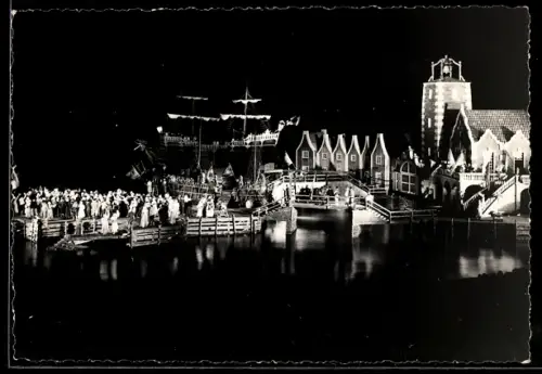 AK Bregenz, Festspiele, Spiel auf dem See, Szene mit Schiffen