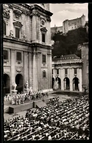 AK Salzburg, Jedermann-Aufführung vor dem Dom, Theaterszene