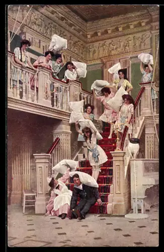 AK Plakat für Theaterstück The Dairymaids von Robert Courtneidge, hübsche junge Damen mit Kopfkissen auf einer Treppe