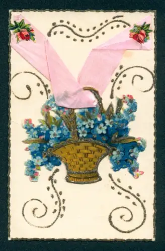 Oblaten-AK Korb voller Vergissmeinnicht und Rosen auf einer rosafarbenen Schleife