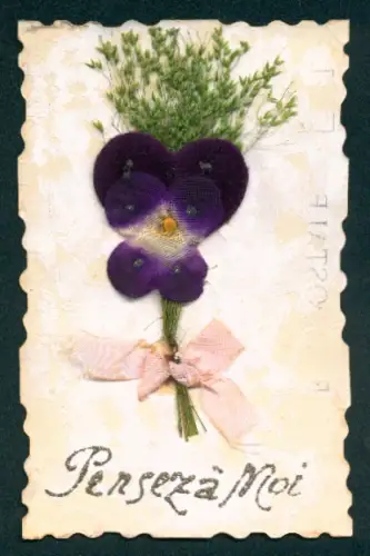 Oblaten-AK Stiefmütterchen mit rosafarbener Schleife