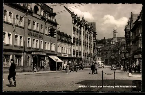 AK Aue /Sa., Strasse der Befreiung, Hotel Blauer Engel, Friedenskirche