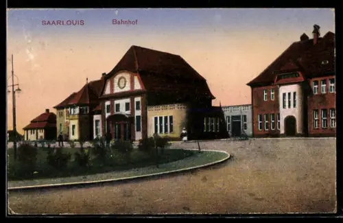 AK Saarlouis, Bahnhof mit Strassenpartie