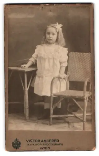 Fotografie Victor Angerer, Wien, Mariahilferstrasse 38, Porträt eines jungen Mädchens