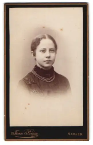 Fotografie Jean Preim, Aachen, Damengraben 20, Porträt einer jungen Frau