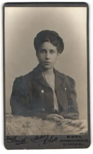 Fotografie Josef Justh, Wien, Schönbrunnerstrasse 270, Porträt einer jungen Frau