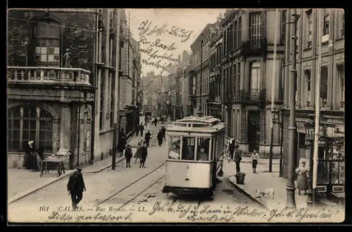 AK Calais, Rue Royale, Strassenpartie mit Strassenbahn