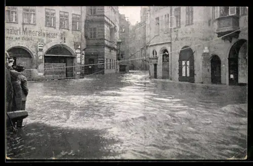 AK Nürnberg, Hochwasser-Katastrophe 1909, Überschwemmte Tucherstrasse, Passanten