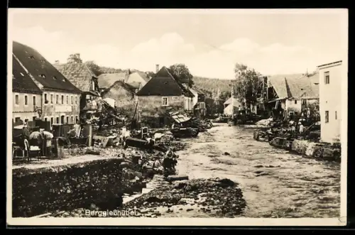 AK Berggiesshübel, Unwetterkatastrophe am 8. Juli 1927, Zerstörte Häuser, Überschwemmte Strasse