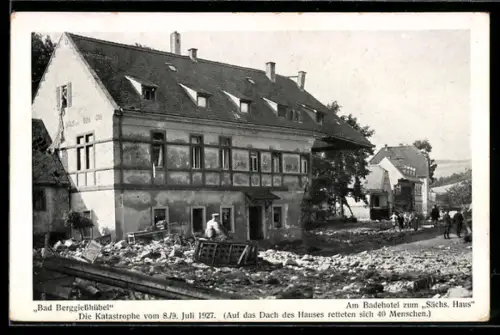 AK Bad Berggiesshübel, Beschädigtes Badehotel zum Sächs. Haus, Trümmer, Katastrophe 8. /9. Juli 1927