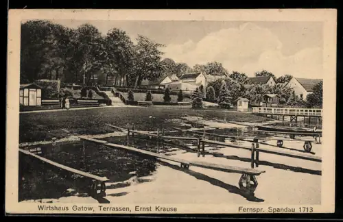 AK Gatow /Havel, Gasthaus Gatow Terrassen, Ernst Krause, mit Bootsstegen u. Uferanlagen