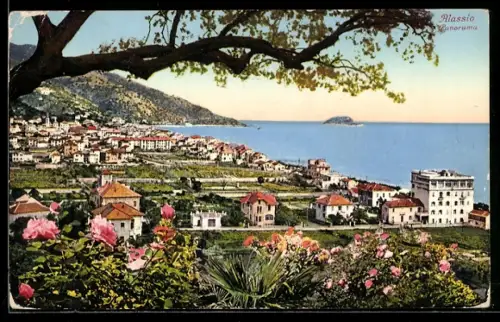 AK Alassio, Panorama con vista sul mare e fiori in primo piano