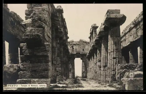 AK Pesto, Tempio di Nettuno, interno