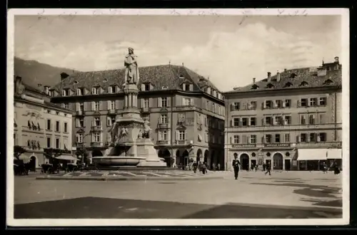 AK Bolzano, Piazza Vittorio Emanuele col Monumento Walter v. d. Vogelweide