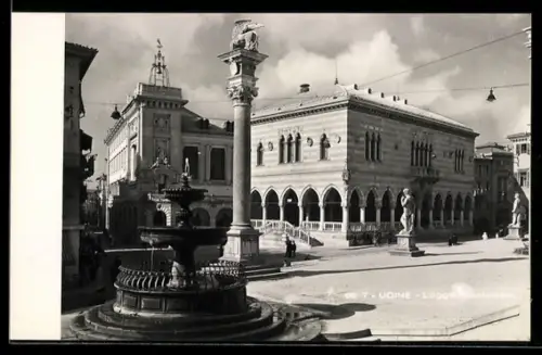 AK Udine, Loggia Municipale mit Brunnen und Säule