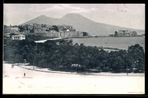 AK Napoli, Vista del Vesuvio e Castel dell`Ovo sul lungomare