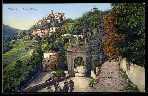 AK Varese, Sacro Monte, veduta panoramica con arco e persone in primo piano