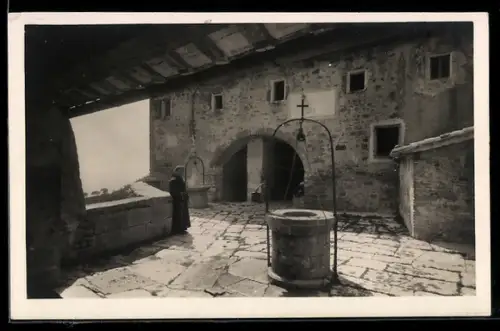 AK Assisi, Eremo delle Carceri. Il Chiostro