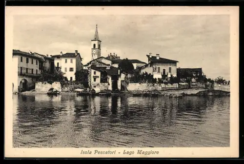 AK Isola Pescatori /Lago Maggiore, Vista della riva con chiesa e case storiche