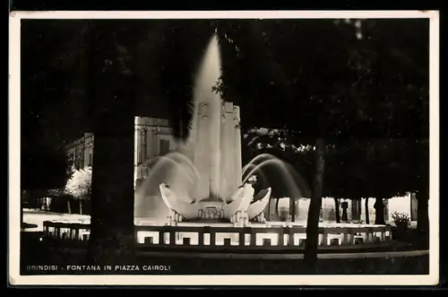 AK Brindisi, Fontana in Piazza Cairoli di notte