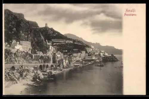 AK Amalfi, Panorama della costa e del villaggio sul mare