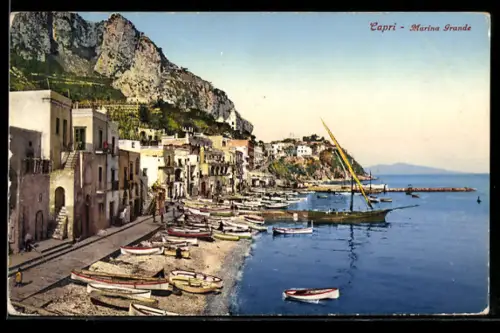 AK Capri /Marina Grande, Vista panoramica con barche sulla spiaggia