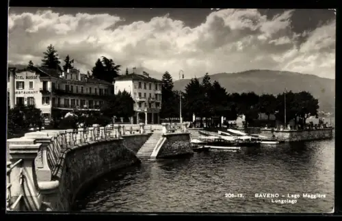 AK Baveno /Lago Maggiore, Lungolago con alberi e edifici storici