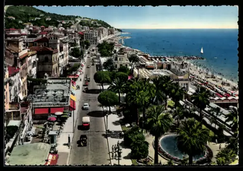 AK Varazze, Corso Matteotti con vista sul mare e spiaggia affollata