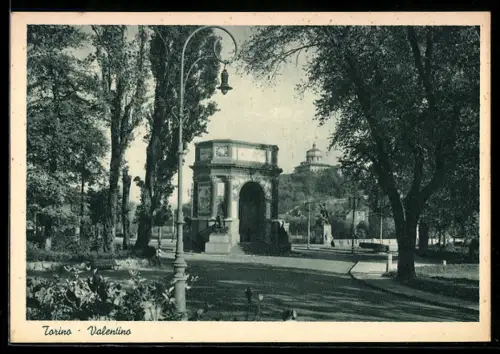 AK Torino, Valentino, vista del parco con monumento e alberi maestosi