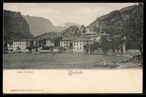 AK Torbole /Lago di Garda, Vista del paese sul lago e montagne sullo sfondo