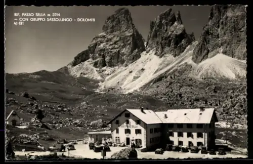 AK Passo Sella /Dolomiti, Rifugio con Gruppo Sassolungo nelle Dolomiti