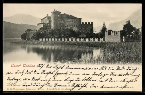 AK Castel Toblino, Vista del castello sul lago con monti sullo sfondo