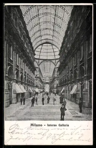 AK Milano, Interno Galleria con persone che passeggiano