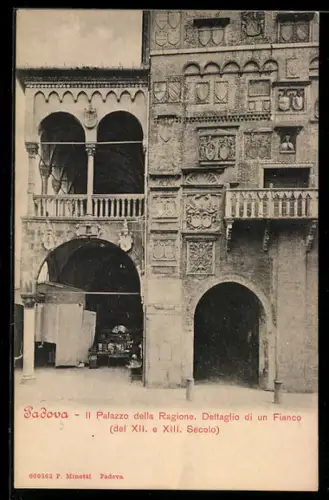 AK Padova, Il Palazzo della Ragione, Dettaglio di un Fianco del XII e XIII Secolo