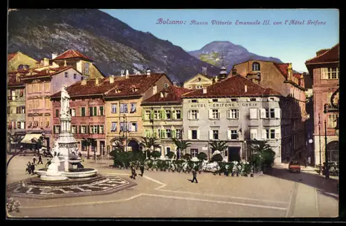 AK Bolzano, Piazza Vittorio Emanuele III. con l`Hotel Grifone