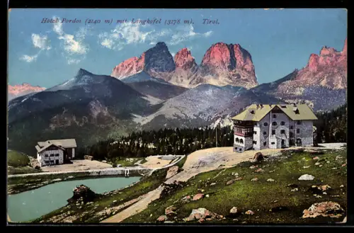 AK Pordoi, Vista sul Sassolungo e Langkofel con lago alpino e case alpine, Hôtel