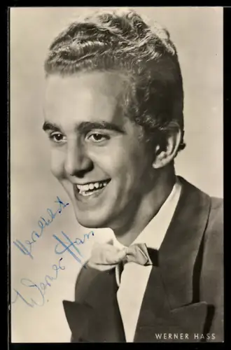 AK Musiker Werner Hass mit strahlendem Lachen, Autograph