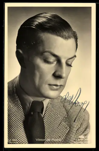 AK Schauspieler Viktor de Kowa blickt nachdenklich