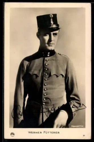 AK Schauspieler Werner Fuetterer in einer Filmuniform