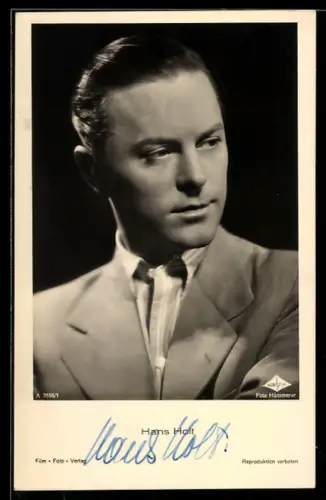 AK Schauspieler Hans Holt, im Anzug von Vorn gesehen