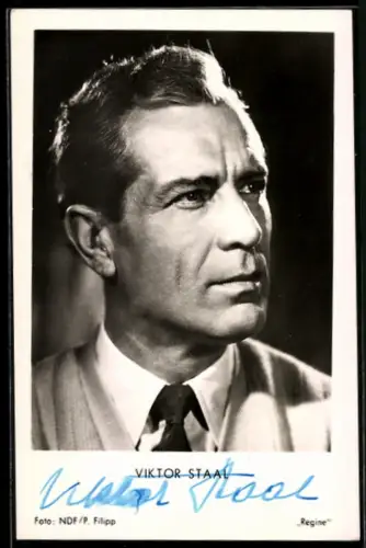 AK Schauspieler Viktor Staal im Anzug posierend