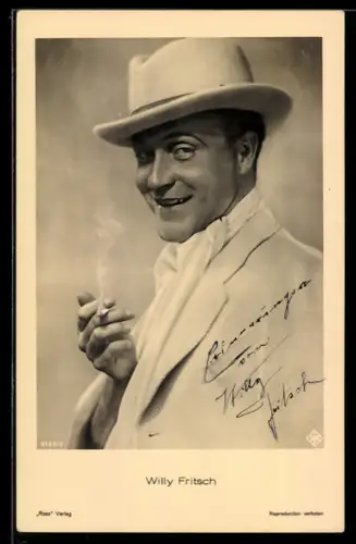 AK Schauspieler Willy Fritsch mit Zigarette posierend