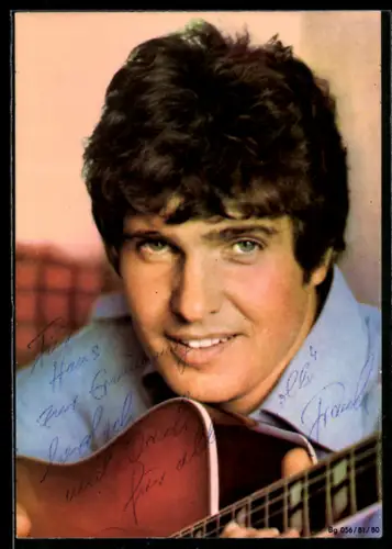 AK Musiker Frank Schöbel mit Gitarre