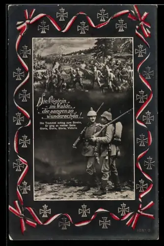 AK Zwei Soldaten marschmässig ausgerüstet mit Pickelhaubeund Gewehr, Eisernes Kreuz 1914