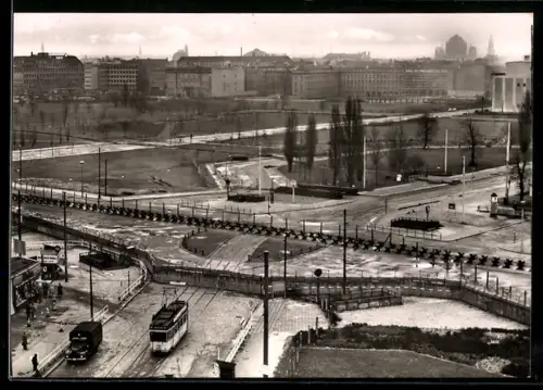 AK Berlin, Potsdamer Platz mit verstärkter Mauer, deutsch-deutsche Grenze