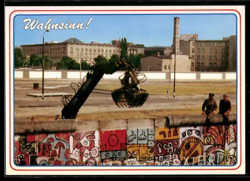 AK Berlin, Bagger mit Greifarm an der Berliner Mauer, deutsch-deutsche Grenze