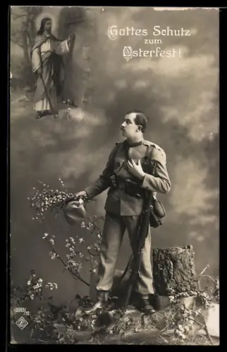 AK K.u.K. Soldat in Uniform mit Gewehr und Feldflasche, Gottes Schutz zum Osterfest