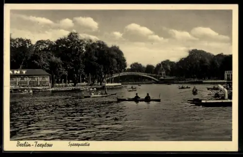 AK Berlin-Treptow, Spreepartie mit Ruderbooten und Brücke