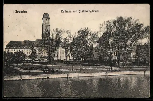 AK Berlin-Spandau, Rathaus mit Stabholzgarten