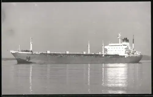 Fotografie Sowjetisches Tankschiff Antonio Gramsci beladen lagsame Fahrt laufend